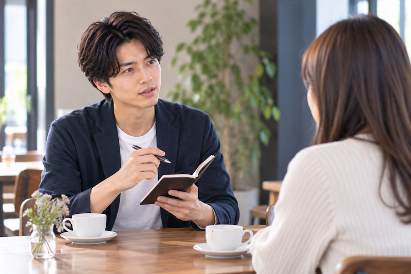婚活のお見合いで質問ばかりして面接のようになっている男性