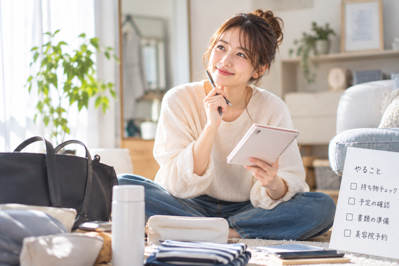 ADHDの特性を理解して予定や忘れ物を自分なりに工夫して管理する女性